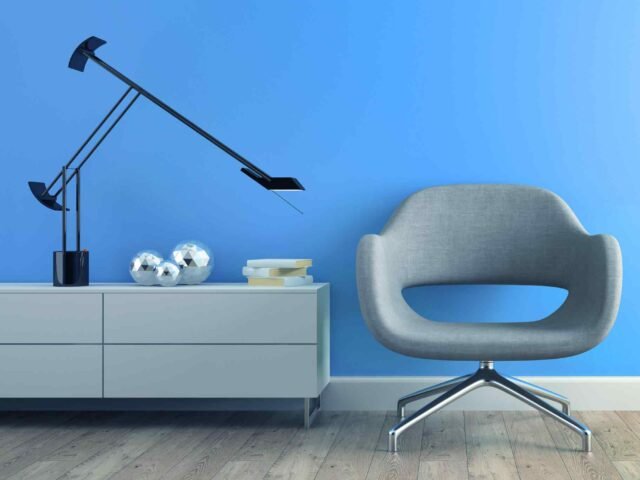 https://linkey.co.in/wp-content/uploads/2017/05/image-chair-blue-wall-640x480.jpg